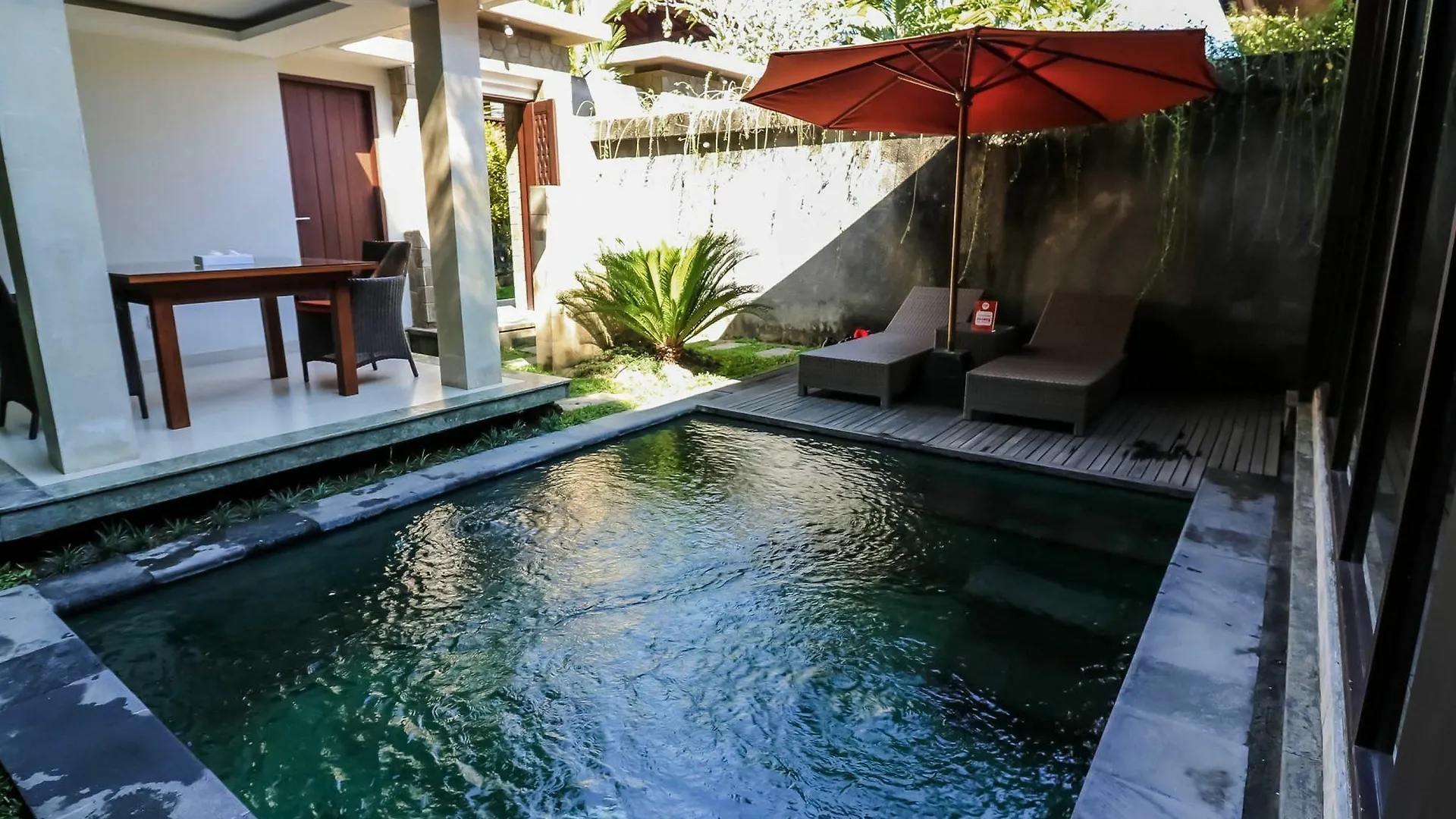 Nida Rooms Ubud Raya Pengosekan 2*, ウブド