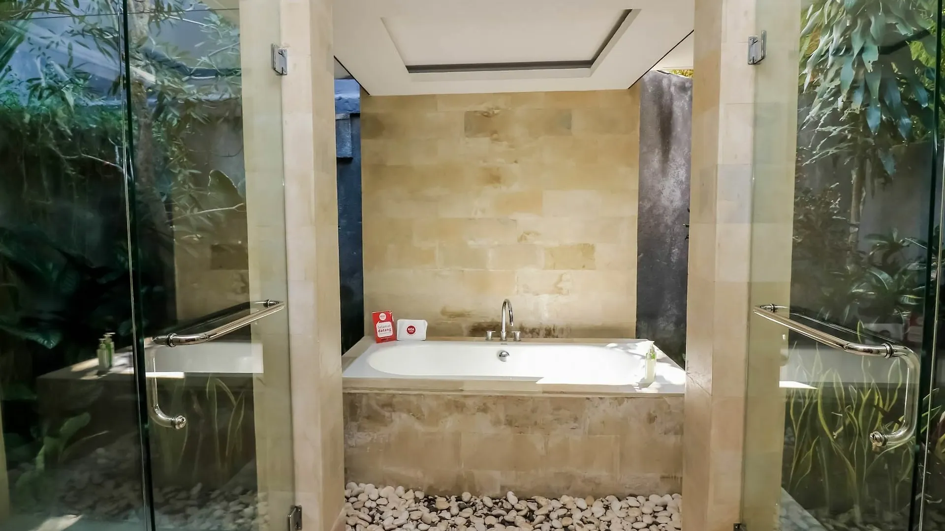 Nida Rooms Ubud Raya Pengosekan 2*, ウブド インドネシア